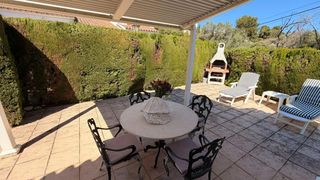 Rent Chalet in El Montgó. Chalet independiente en alquiler de temporada junto al montgó