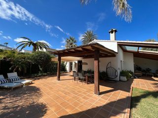 Rent Towny house in El Puerto. Chalet pareado en alquiler en les rotes con  vistas al mar