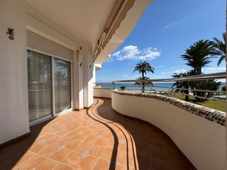 Apartament a Calle calle cigonya 6. Apartamento en primera línea de playa en dénia, zona las marinas