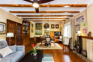 Chalet in El Montgó. Chalet con apartamento independiente y gran parcela en una de la