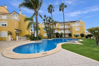 Maison jumelée à Les Bassetes - El Marjal. Adosado dúplex con 2 terrazas y piscina comunitaria en las marin