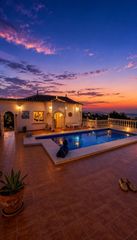 Chalet in La Pedrera-Vessanes. Espectacular chalet con vistas privilegiadas al mar y al montgó