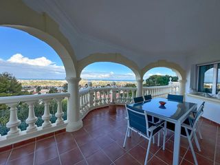 Chalet in La Pedrera-Vessanes. Espectacular chalet con vistas privilegiadas al mar y al montgó
