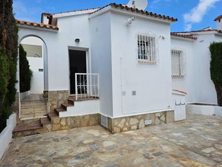 Casa a schiera in Les Bassetes - El Marjal. Chalet adosado en venta entre el mar y la tranquilidad
