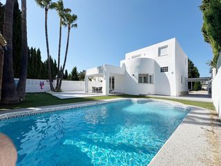 Affitto Chalet in El Montgó. Chalet independiente en zona la pedrera con piscina privada y vi