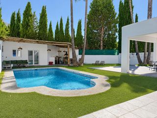 Lloguer Xalet a El Montgó. Chalet independiente en zona la pedrera con piscina privada y vi