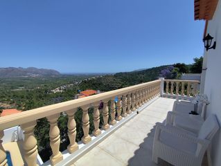 Chalet in Orba. Chalet con apartamento independiente y espectaculares vistas al