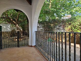 Rent Chalet in El Montgó. Alquiler anual  chalet en zona santa lucía, con amplia parcela y