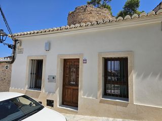Location Mas à Centro Urbano. Alquiler anual de casa de pueblo junto al castillo de dénia