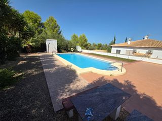 Casa aparellada a Ráfol de Almunia. Chalet pareado de dos plantas y dos viviendas independientes en
