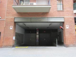 Parking voiture à Carrer de calàbria 235. Parking coche grande