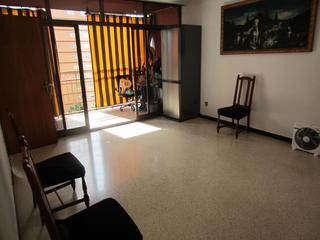 Pis  Carrer de sant casimir. Amplio piso, alto, luminoso y todo exterior