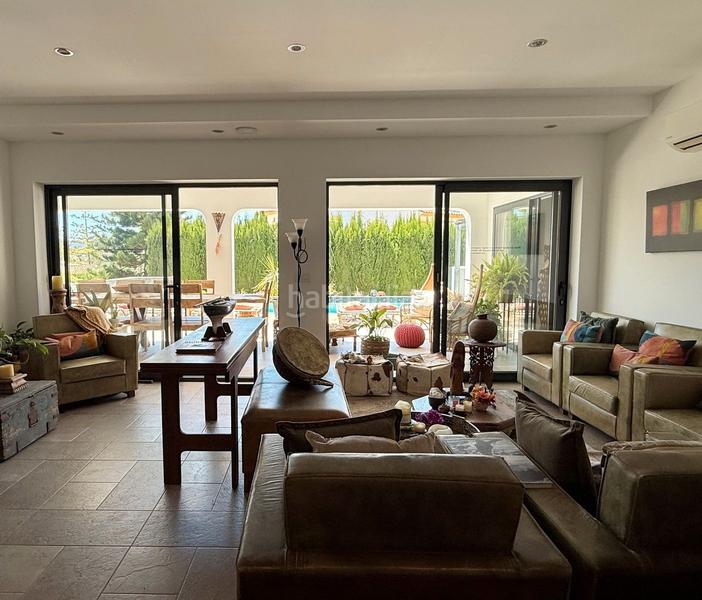 Foto 73dd4bec-4732-4aa2-816d-917fc82a68c7. Chalet mit parking pool in Cala Advocat-Baladrar Benissa