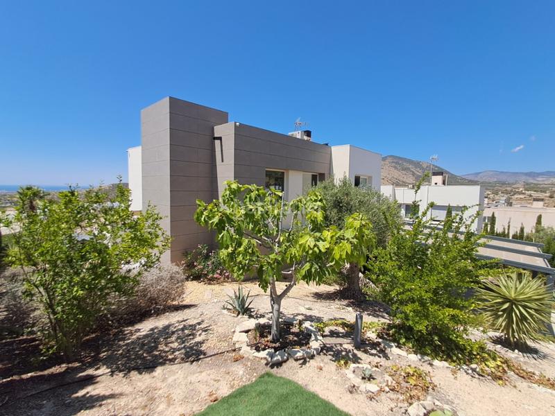 Foto e2ad072e-2d5e-4595-843b-f3c9571fc685. Chalet con riscaldamento parcheggio piscina in Finestrat pueblo Finestrat