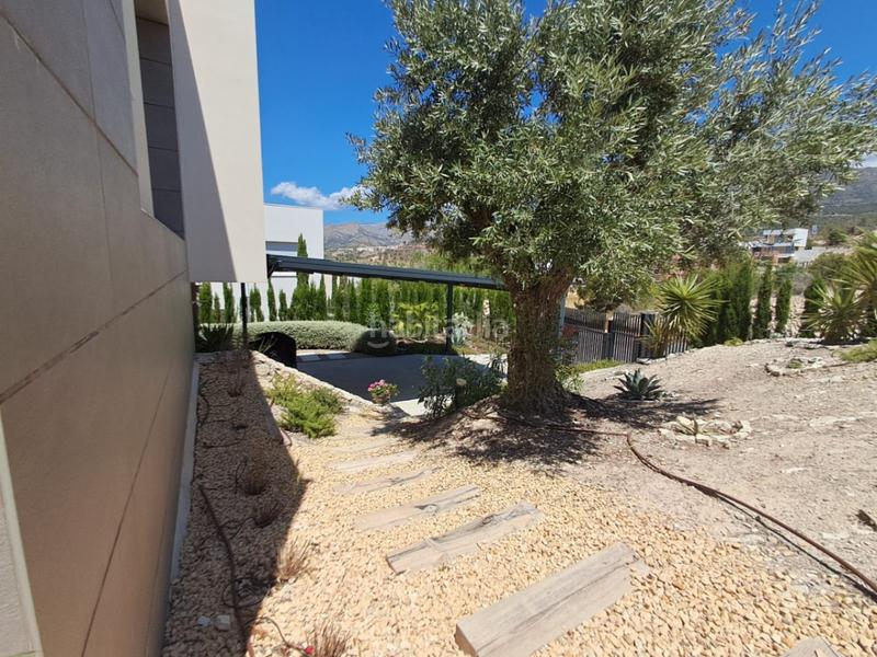 Foto e79737df-185e-43ba-9f7f-fe3c62cfb6fe. Xalet amb calefacció aparcament piscina a Finestrat pueblo Finestrat