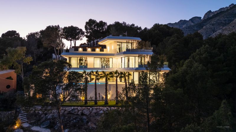 Foto 0d12df31-b691-4216-9c61-e5f20f8d30e8. Chalet en Mascarat Altea