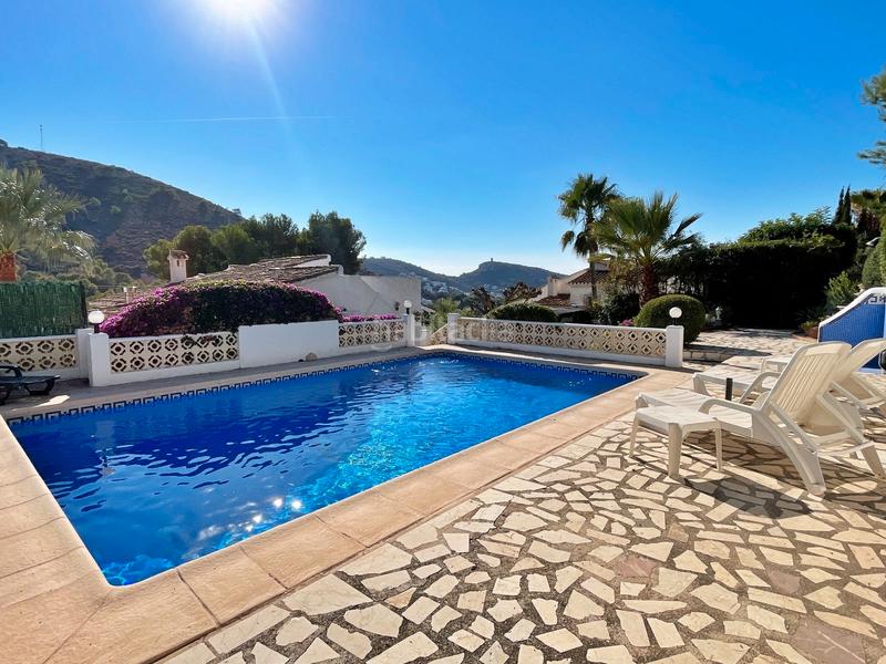 Foto b392d0a1-fe85-46d1-968f-0e14cda875f1. Xalet amb calefacció aparcament piscina a Paichi Moraira