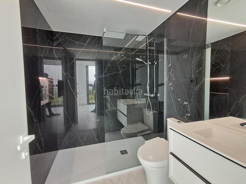 Foto f9415f75-2ce2-471a-ac1c-a15bbbfb469e. Chalet avec chauffage parking piscine dans Altea hills Altea