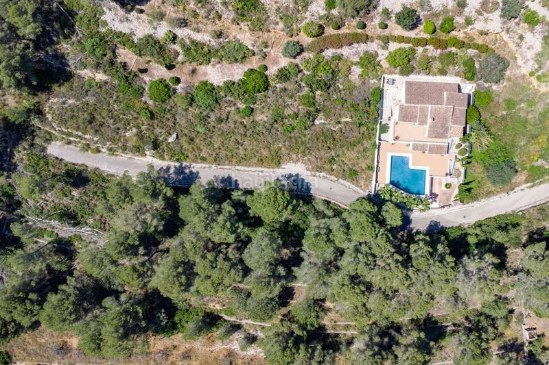 Foto baa18e7c-60d9-4d5b-ab2e-e506462d2ef8. Xalet amb piscina a Alcalalí