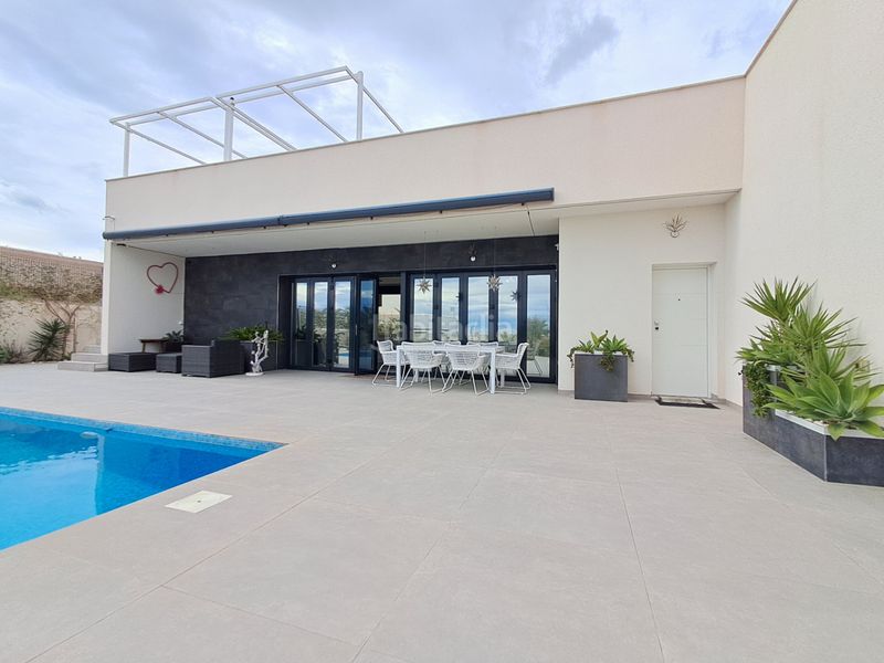 Foto 53f65c93-b1e0-4322-9c62-9735c258d23e. Xalet amb calefacció aparcament piscina a La Nucia Pueblo Nucia (la)