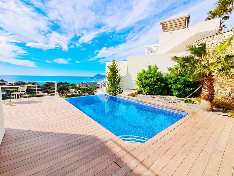 Foto 3bae4659-8d13-40d3-b13a-e7cbf94e35bd. Chalet en Mascarat Altea