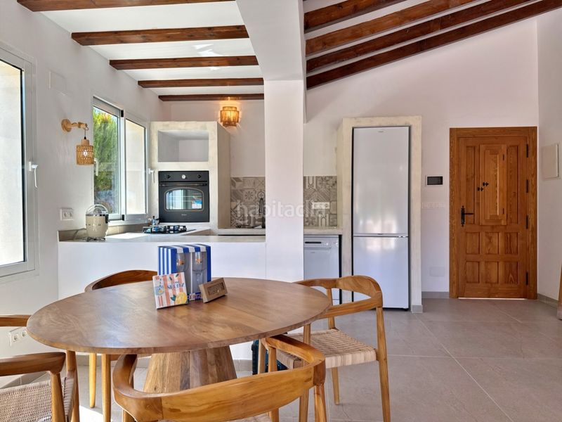 Foto 2a8800cd-7ff5-4b65-a9ec-56d597ce6bf1. Xalet amb aparcament piscina a La Fustera Benissa