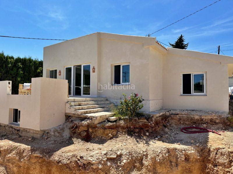 Foto b6b3aa91-a711-4ec0-9371-963b2da57313. Xalet amb aparcament piscina a La Fustera Benissa