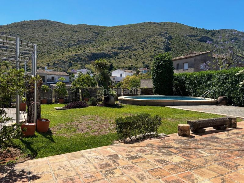 Foto 545a5fb5-16c9-4d0e-ab0c-6ac1ad35e9c0. Chalet en Centro Pedreguer