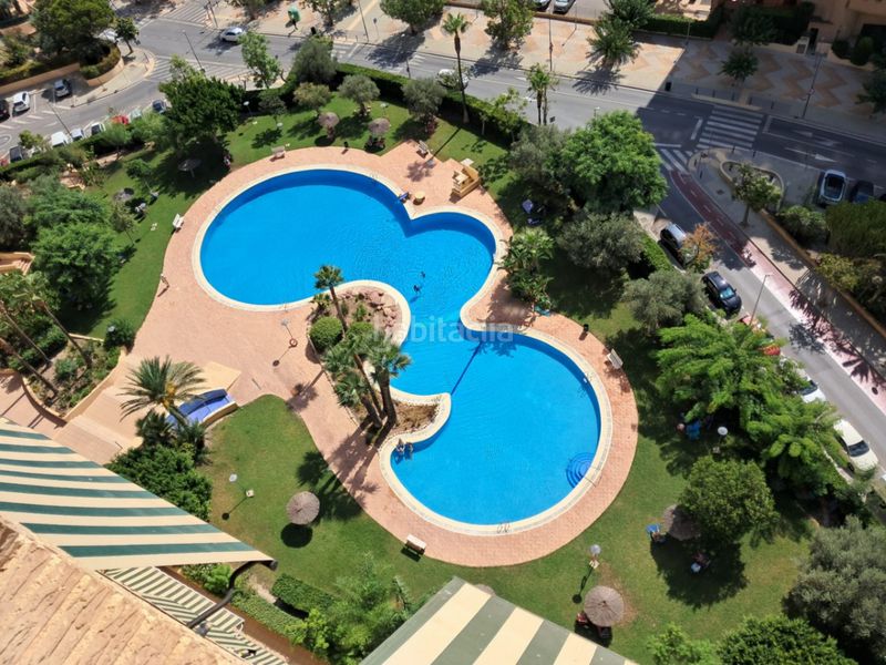 Foto 9f22fdad-b841-4bc4-9a70-040d39e0e2f1. Apartament amb aparcament piscina a Playa Poniente Benidorm