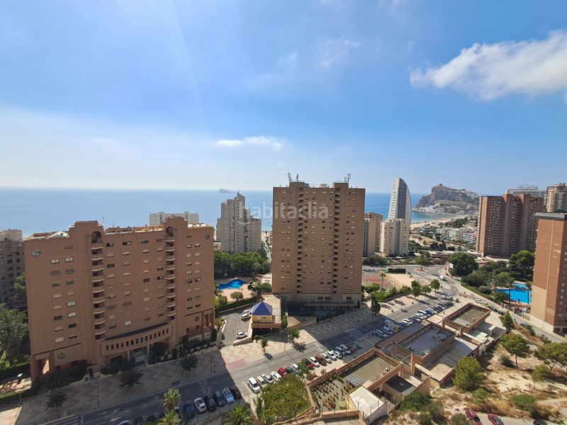 Foto fd918336-ab62-4cf2-9ae6-7bc6cc709e20. Apartament amb aparcament piscina a Playa Poniente Benidorm