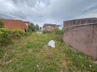 Landgut in El Pilar-La Estación. Parcela rústica con piscina, casa, nave y energía solar a 3 minu