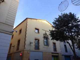Edifici a Centre. Edificio en el centro !!!!