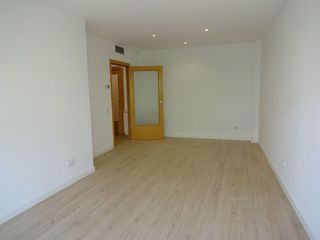 Location Appartement à Via Europa - Parc Central. Piso amuebla con terraza !!!!