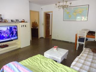 Miete Etagenwohnung in El Palau - Escorxador. Piso de 4 habitaciones !!!!