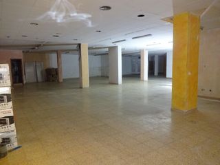 Lloguer Local Comercial a Rocafonda. Local de 510 m2 !!!!
