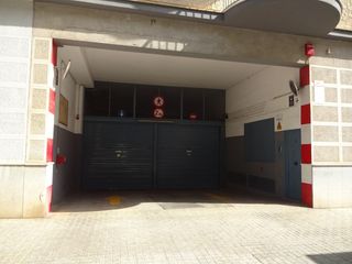 Aparcament cotxe a El Palau - Escorxador