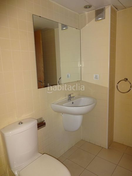 Foto b77e1f14-0398-4964-935f-ecc43fd4ad97. Piso  con parking !!! en Via Europa - Parc Central Mataró