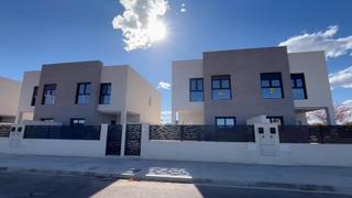 Semi detached house  Calle calle barraquero