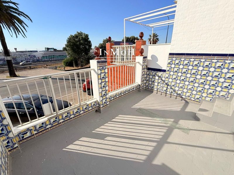 Foto d052f860-c2ad-4c97-a541-85fc0eff7576. Casa adossada a Hornos Púnicos San Fernando