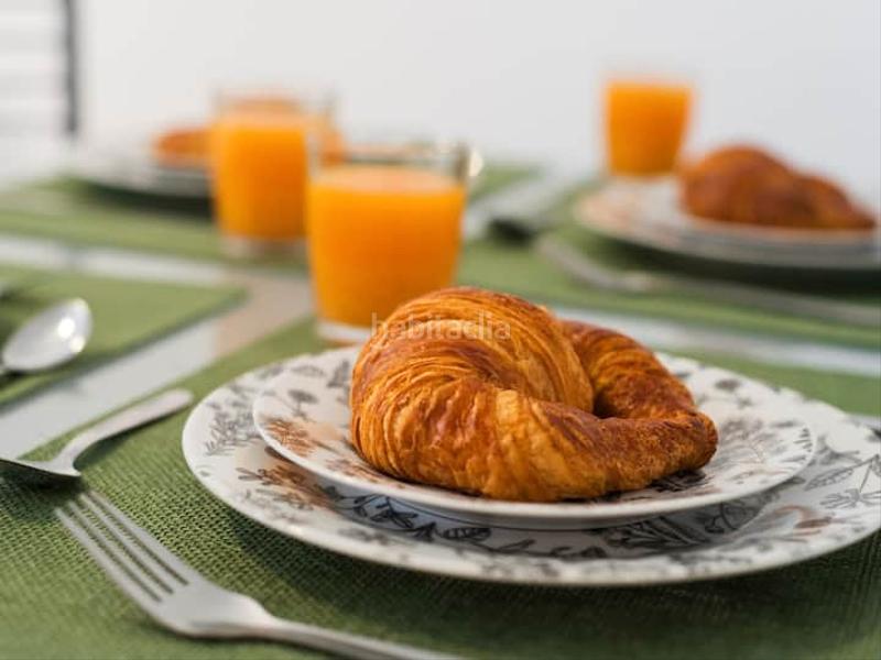 Foto eebbc03a-3e84-44b5-9d0f-16e47eb70504. Alquiler piso en calle sagitario 1 estupendo piso en alquiler de larga temporada , málaga en Benalmádena