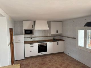 Rent House in Puerto terrón 50d. Casa independiente en alquiler de larga temporada en estación de