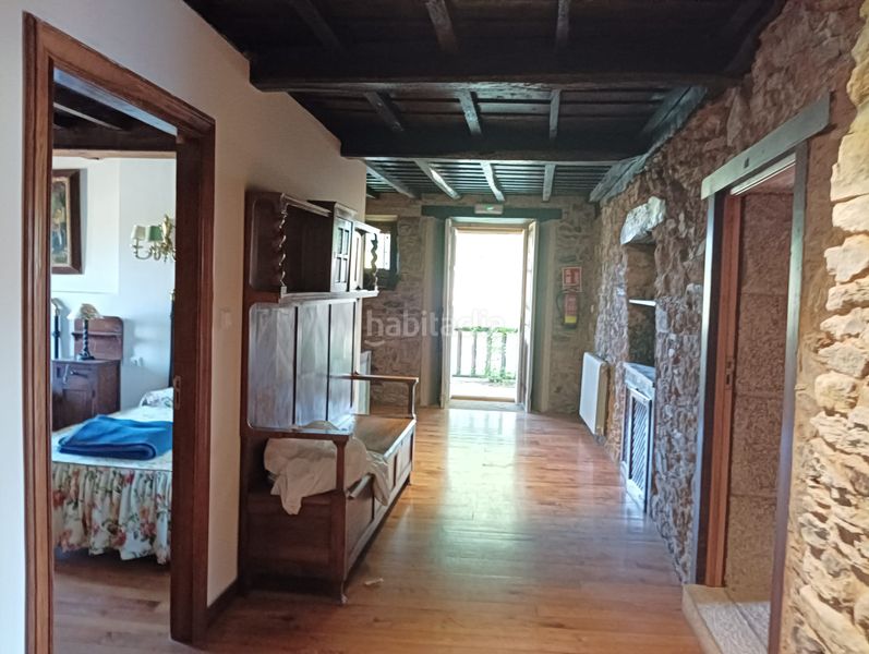 Foto 42a90d17-f3b0-41a7-a33e-639a0343a58d. Masia amb xemeneia calefacció aparcament piscina a Arzúa