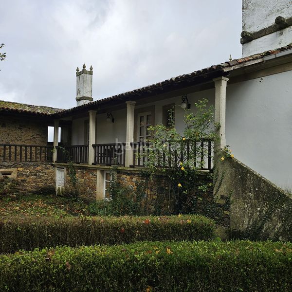 Foto 7331665e-2847-4754-8d92-3abfbb3a30e8. Masia amb xemeneia calefacció aparcament piscina a Arzúa
