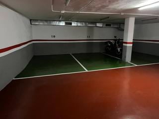 Aparcament cotxe a Francesc llunell 11. Amplia plaza de parking en esplugues de llobregat