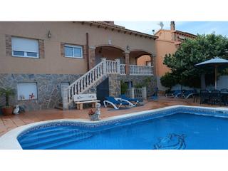 Chalet  Ramon casas. Magnífica casa esquinera con vistas al mar y piscina en roda de