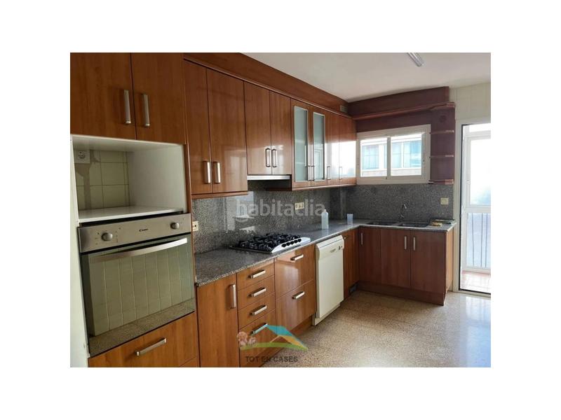 Foto f8c49f0b-567e-4ef9-92e6-c53c34793a59. Flat with parking in casc antic - nou Cambrils Cambrils