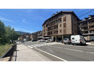 Zweist�ckige Wohnung in Sort. Espectacular duplex en sort