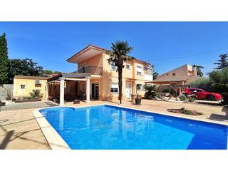 Haus in Valls. Fabulosa casa independiente en la mejor zona de valls