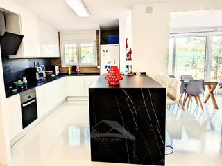 Casa  Calle garbi - calafat. Chalet con licenciaa turistica con vistas al mar