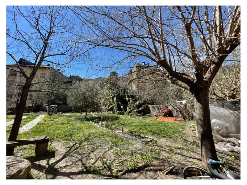 Foto 7fe47acd-59e1-47c9-826a-57dfef658a9b. Terreny residencial a Sort